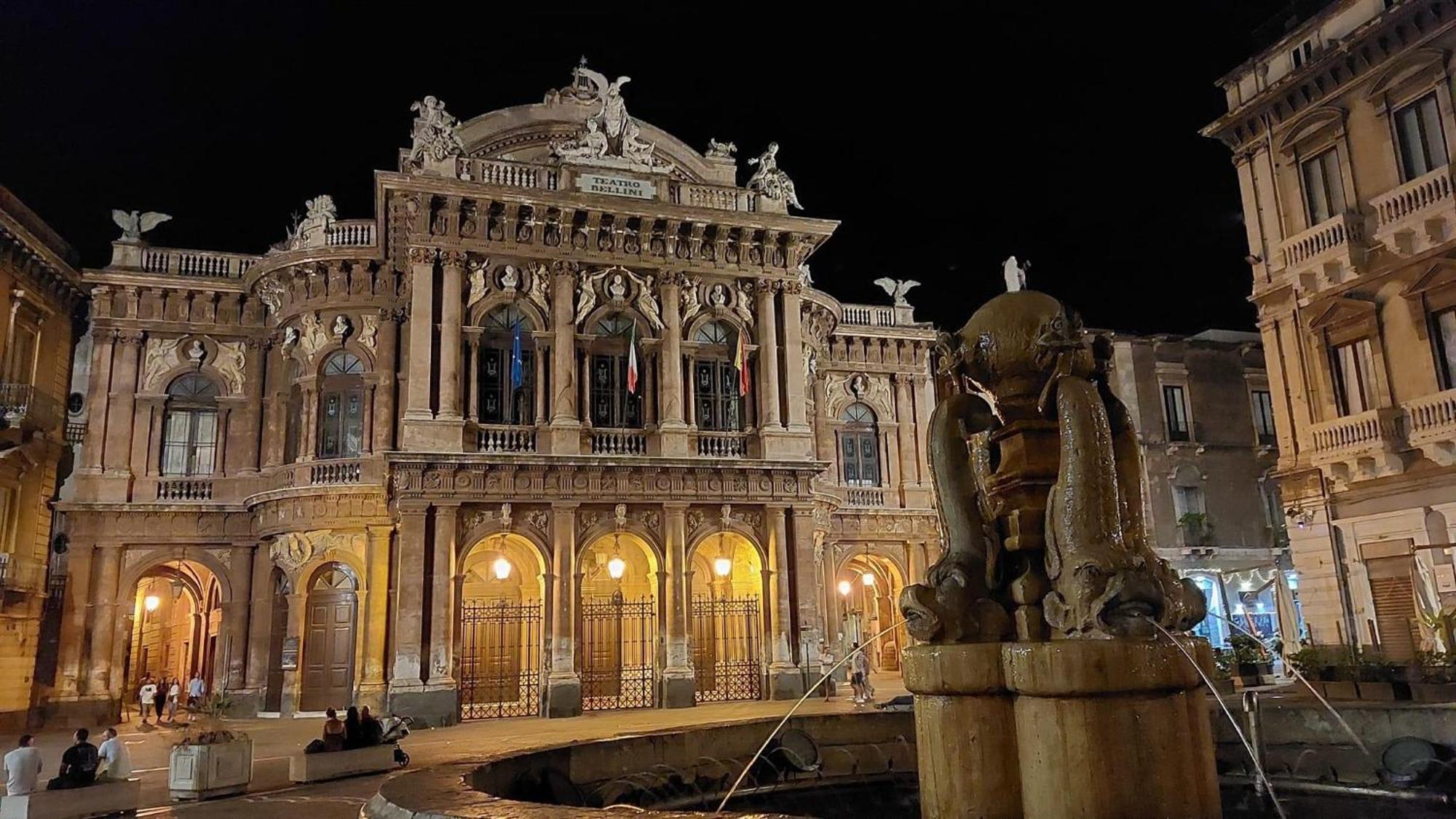 Home 22 Appartamento In Centro Storico - Катанія Екстер'єр фото